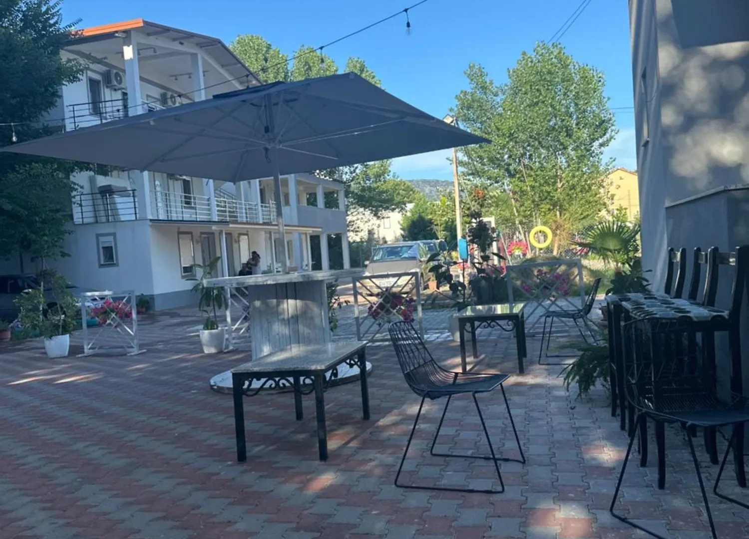 Kompleksi Tre Shqiponjat Велипойе Албания