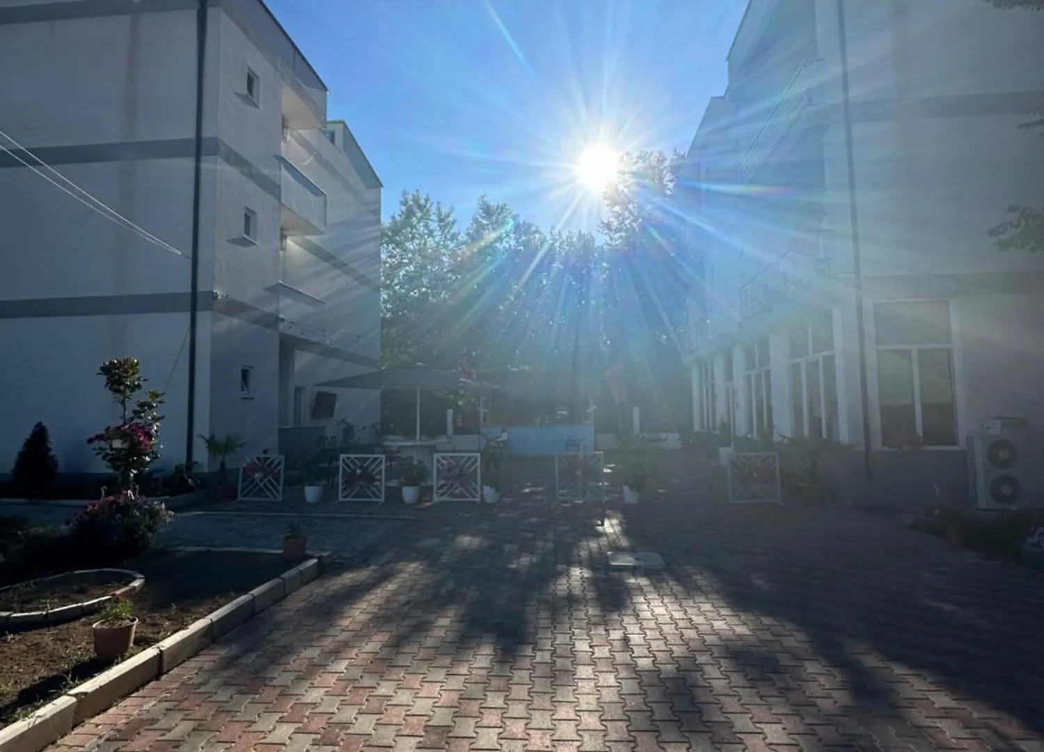 Kompleksi Tre Shqiponjat Velipojë